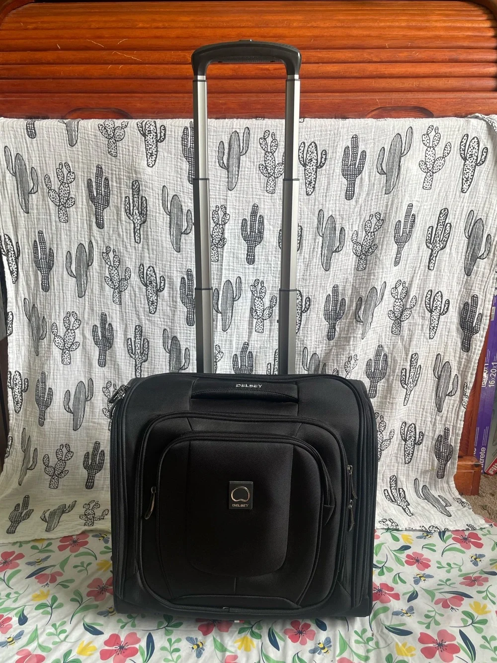 Delsey Paris Helium DLX Wheeled Underseater